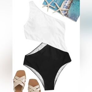 SweatyRocks Women's Swimsuit Monokini Black and White One Shoulder Size Small